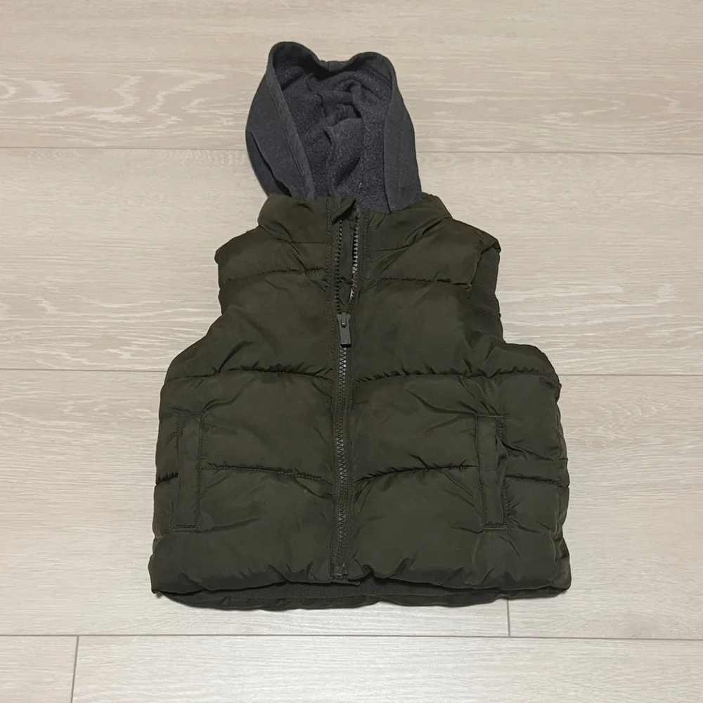 ✨ Old Navy Kids Hooded Puffer Vest - Dark Green and Gray